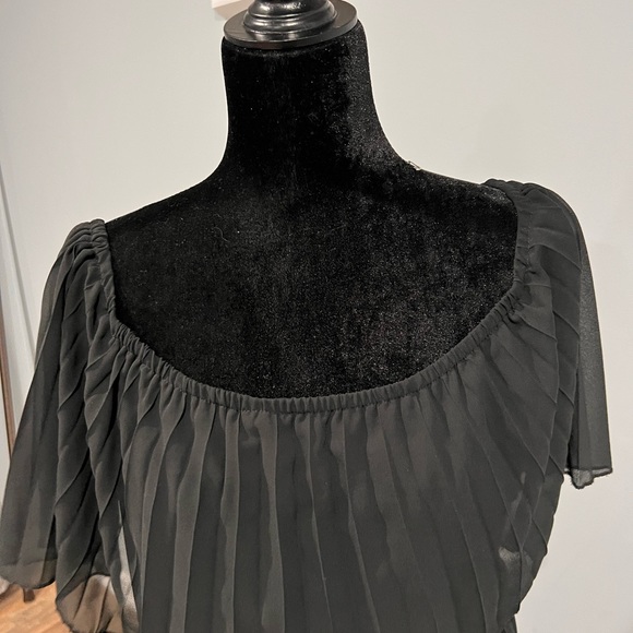 Off shoulder flattering black dress🖤 - Picture 8 of 11